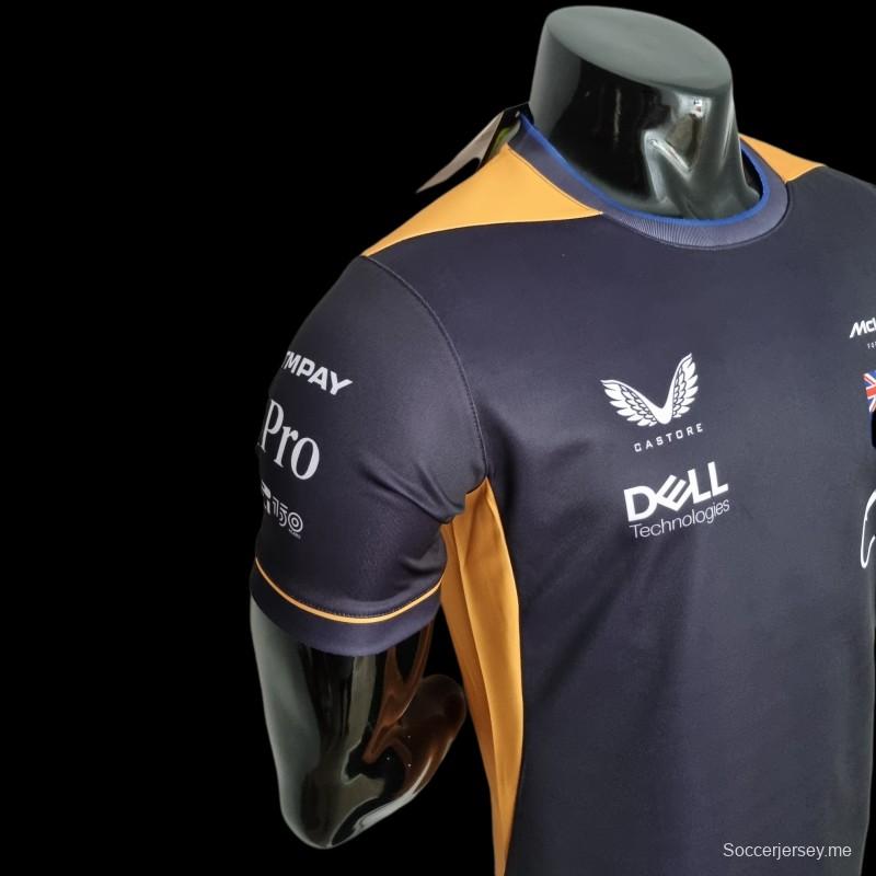 2022 فورمولا 1 2022 فورمولا 1؛ ماكلارين كرو برقبة عنق عنق
