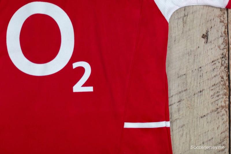 قميص كرة القدم الأساسي لأرسنال 02/04 ريترو 02/04
