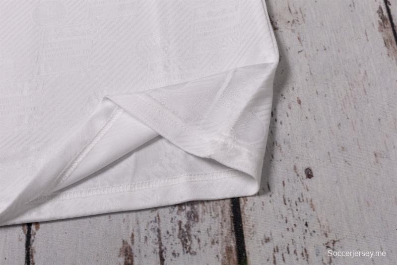 قميص كرة قدم إيطالي قديم موديل 1994 خارج الديار
