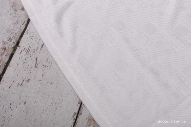 قميص كرة قدم إيطالي قديم موديل 1994 خارج الديار
