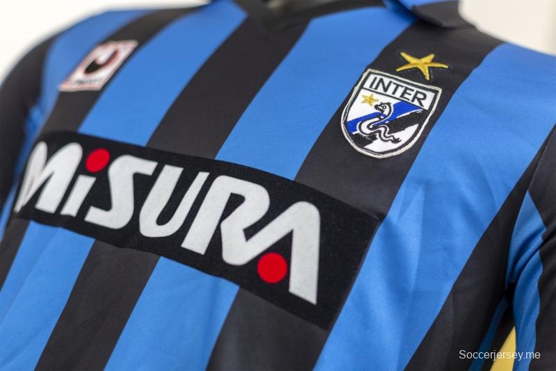 قميص كرة القدم الأساسي لإنتر ميلان 88/90 ريترو 88/90
