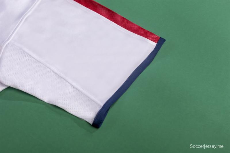 قميص منتخب إنجلترا القديم 2004 لكرة القدم الأساسي لمنتخب إنجلترا
