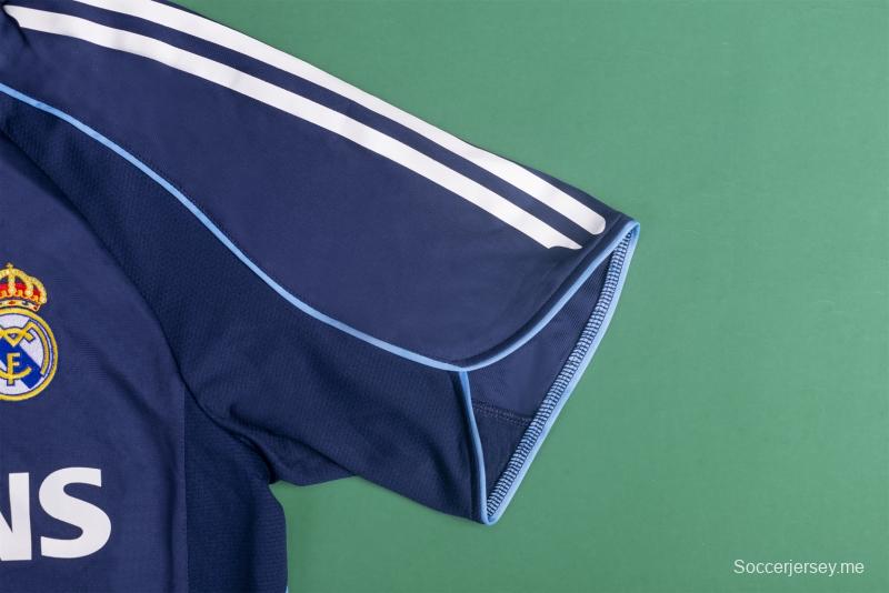 قميص كرة القدم RETRO 05/06 ريال مدريد خارج ملعبه
