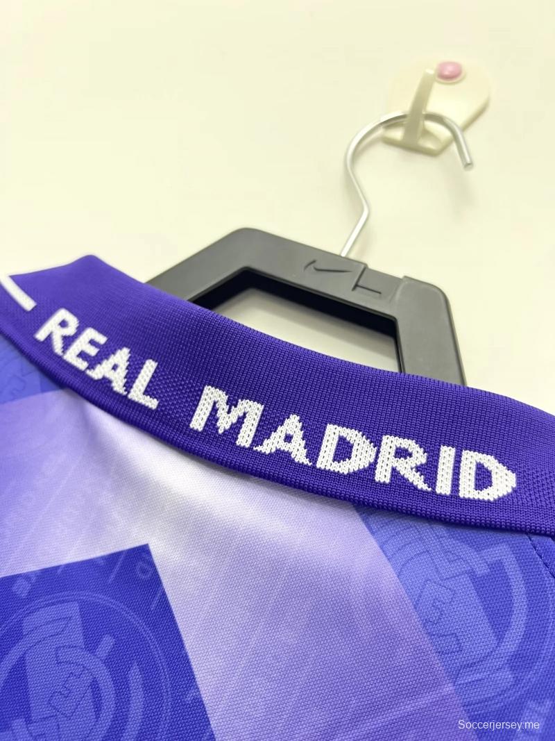 قميص ريترو 96/97 لريال مدريد خارج الديار
