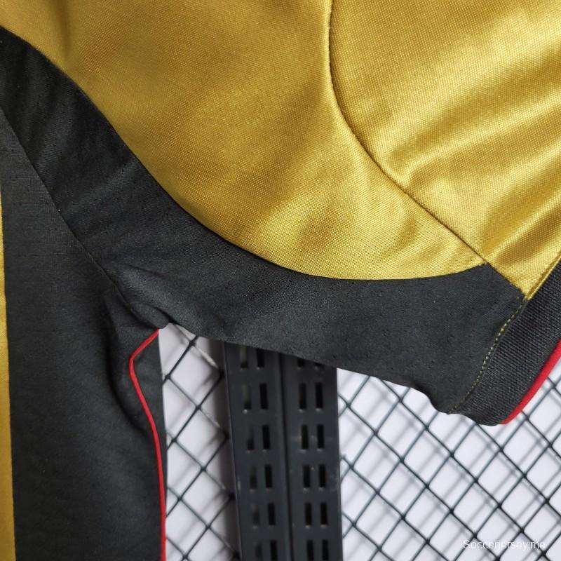 القميص الذهبي الثالث لموسم 2013/2014 لميلان ميلانو الموسم 2013/2014
