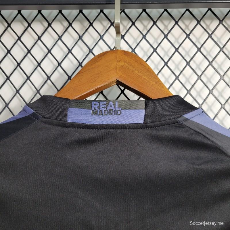 قميص ريترو 16-17 ريال مدريد الثالث أسود اللون أسود اللون ريترو 16-17
