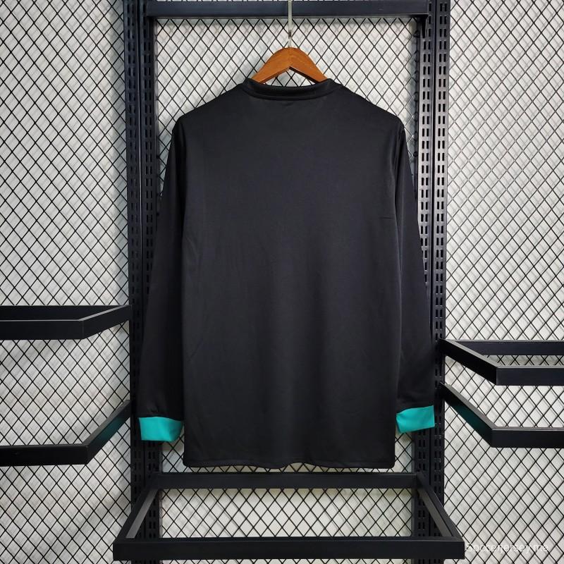 قميص ريترو بأكمام طويلة 17-18 ريال مدريد ذهاباً وإياباً أسود اللون
