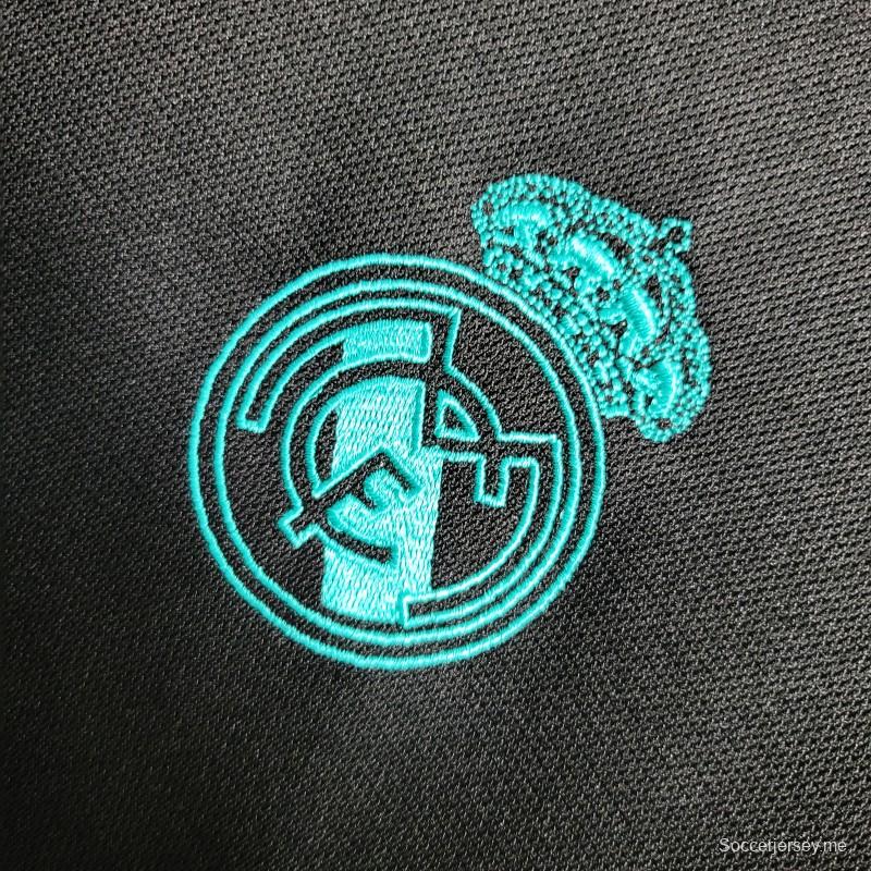 قميص ريترو بأكمام طويلة 17-18 ريال مدريد ذهاباً وإياباً أسود اللون
