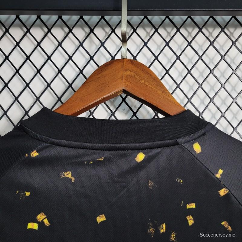 قميص ريال مدريد 20-21 ريترو 20-21 إصدار خاص باللون الذهبي الأسود
