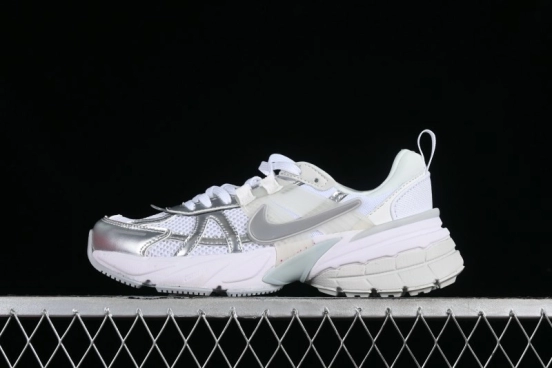 Nike Runtekk Run Retro Low-Top Running Shoes with Cushlon Midsole and Anti-Slip Design - FD0736-104