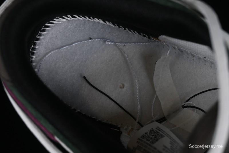 Nike SB Dunk Low Custom Collaboration Otomo Katsuhiro x Nike SB Dunk Low "Steamboy OST" - CT0856-102