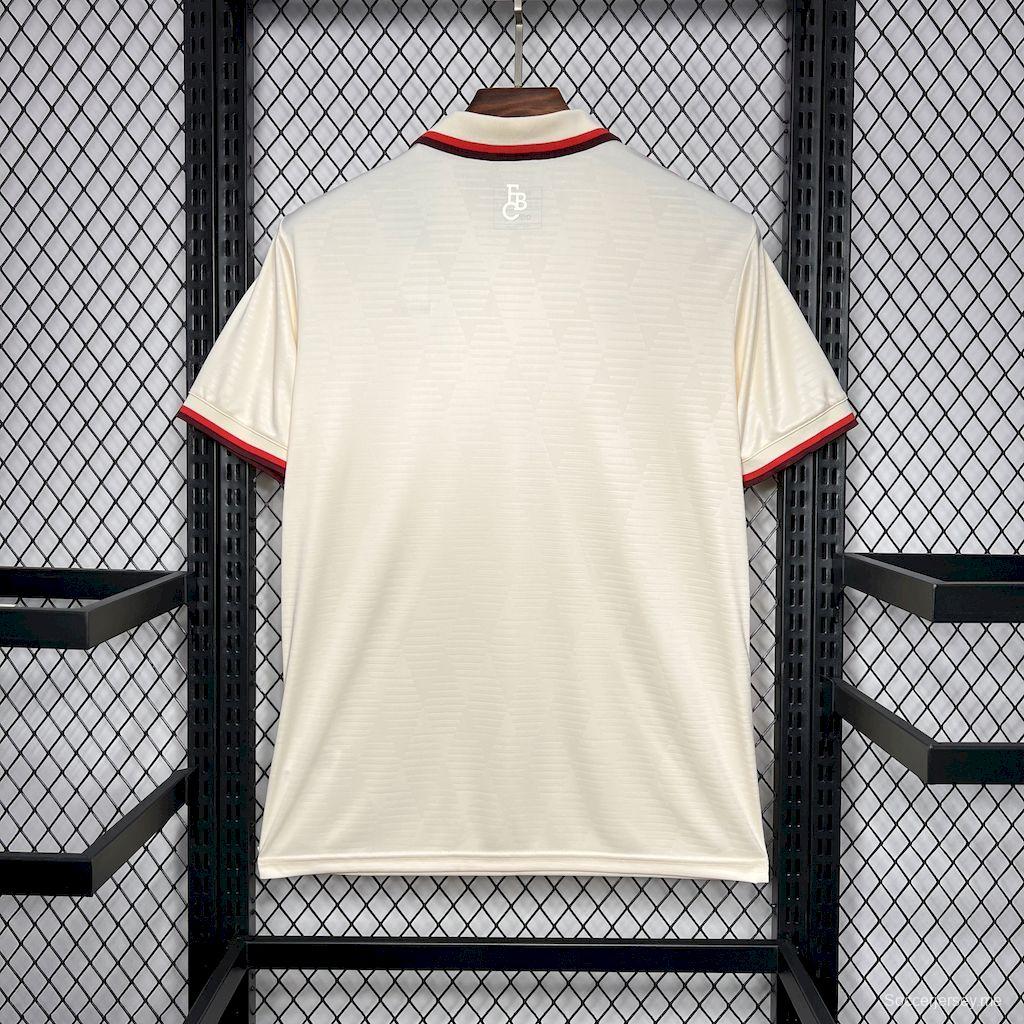 24/25 قميص بايرن ميونيخ الثالث 24/25 القميص الثالث
