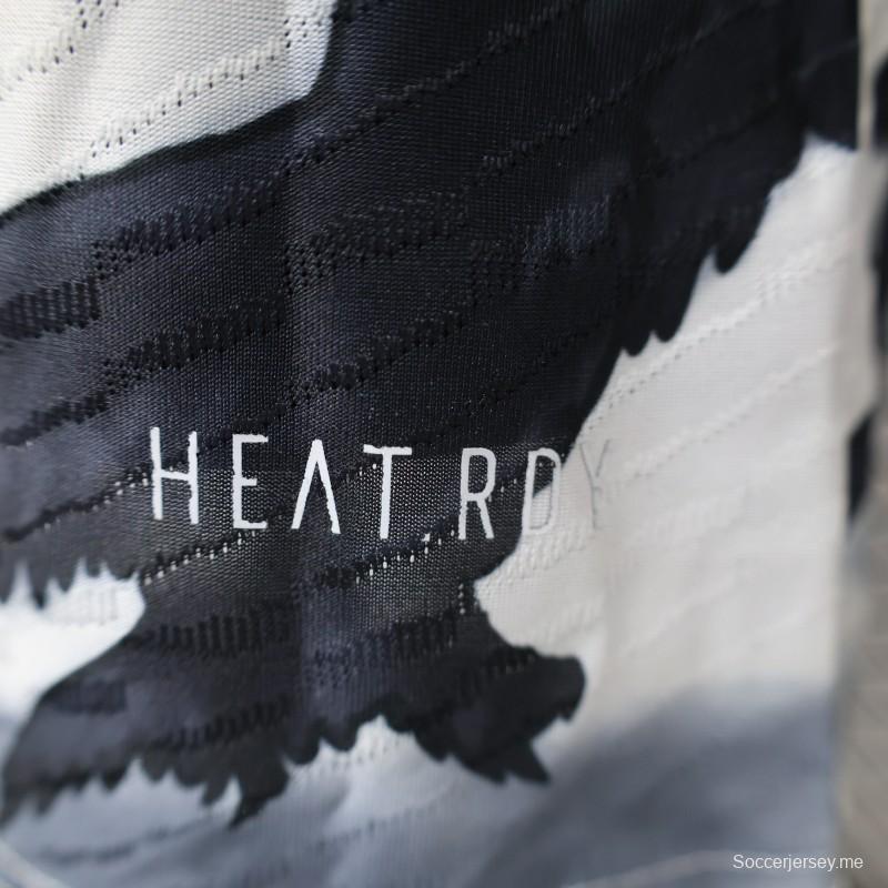 نسخة اللاعب 2022 قميص أبيض خارجي ياباني بطبعة إيتاشي أوتشيها