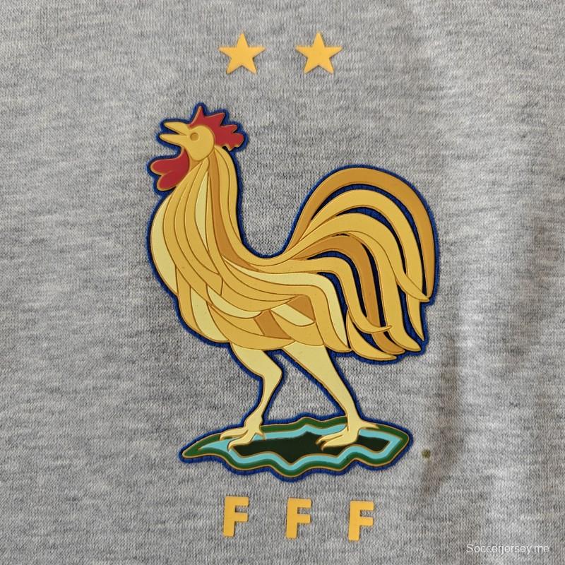 2024 فرنسا هودي باللون الكحلي/الأحمر/الأسود/البيج/الرمادي مع شارة سوداء