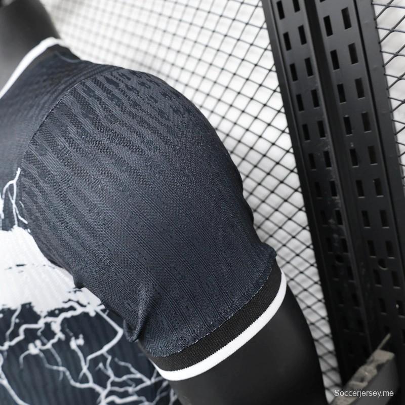 إصدار 25/26 قميص برشلونة إصدار خاص أبيض/أسود إصدار خاص من برشلونة