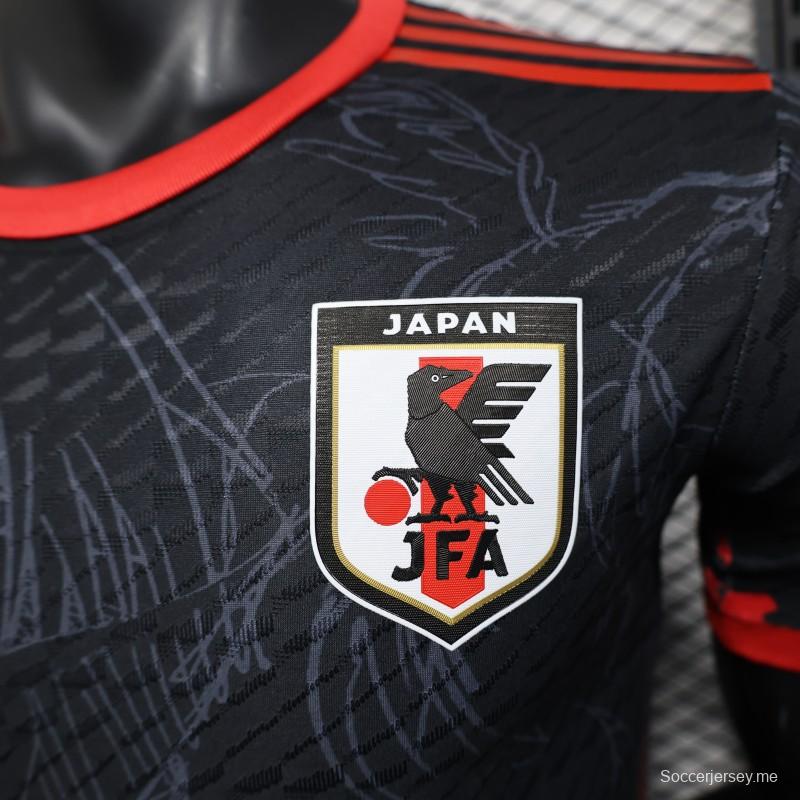 قميص المنتخب الياباني 2025 إصدار اللاعب 2025 أسود بتصميم شخصية أنيمي