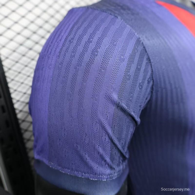 إصدار اللاعب 25/26 قميص برشلونة مخطط باللونين الأزرق والأحمر مع قميص راعي سبوتيفاي