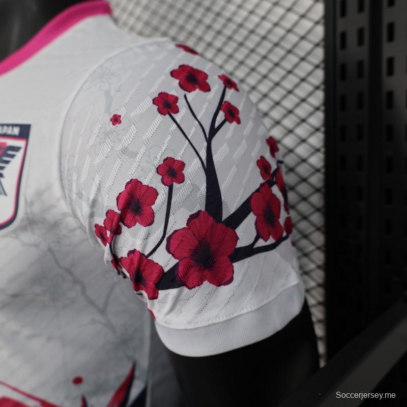 إصدار اللاعب 2025 قميص ياباني أبيض مع قميص طائر أزرق وأحمر