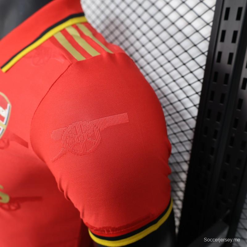 إصدار اللاعب 25/26 أرسنال أحمر بتصميم كلاسيكي مع قميص أرسنال الأحمر