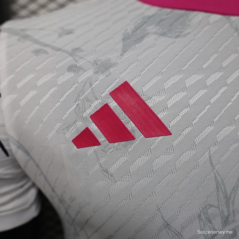 إصدار اللاعب 2025 قميص ياباني أبيض مع قميص طائر أزرق وأحمر