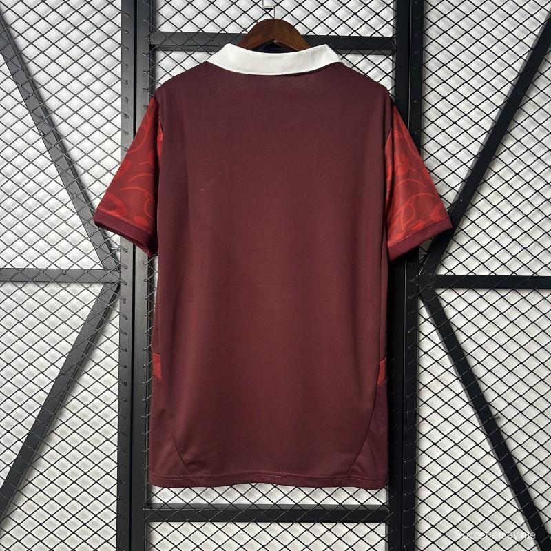 2025 منتخب البرتغال 2025 قميص منتخب البرتغال الوطني باللون العنابي بنقوش زهرية