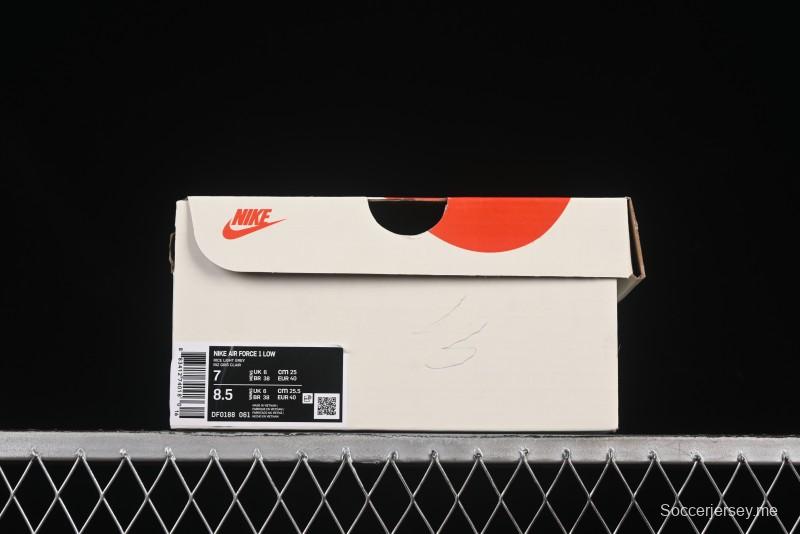 حذاء نايك اير فورس 1 '07 منخفض من نايك اير فورس 1 '07 بالتعاون مع بابي حذاء رياضي كاجوال بيج بني بنقوش جرافيتي سووش - DF0188-061