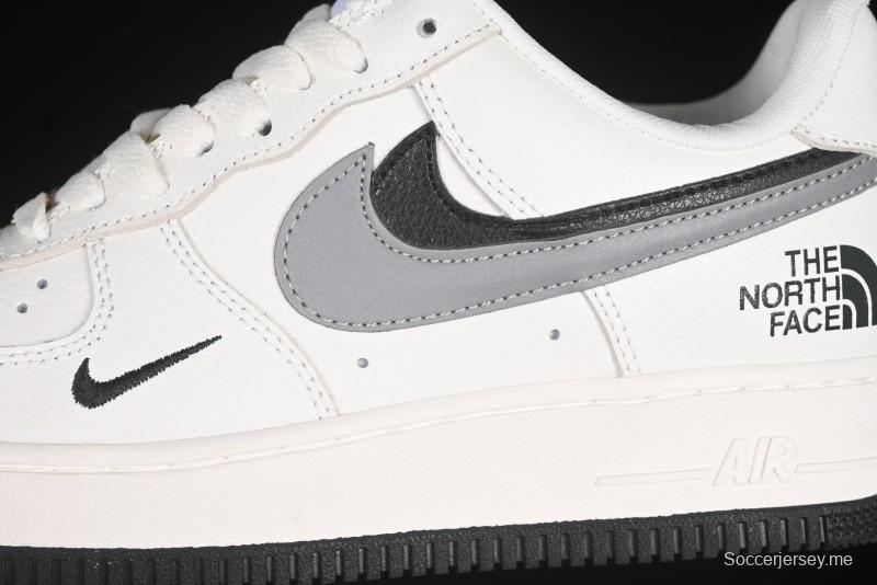 حذاء نايك اير فورس 1 '07 منخفض من نايك ذا نورث فيس تعاون ذا نورث فيس سنيكرز كاجوال بيج مزدوج سووش - AM1588-006