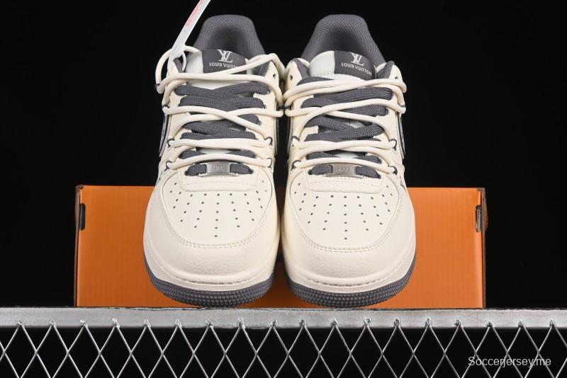 حذاء نايك اير فورس 1 '07 منخفض من نايك اير فورس 1 '07 LV Collaboration Swoosh باللون الرمادي برباط رمادي كاجوال - DM686868-067