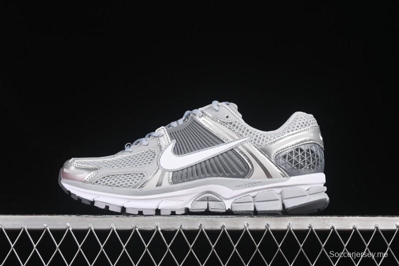 حذاء الجري الكلاسيكي الكاجوال الكلاسيكي من نايك زوم فوميرو 5 SP SP بنعل وسطي من إيفا - FJ4151-003