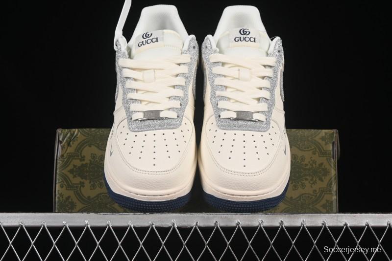 حذاء نايك اير فورس 1 '07 المنخفض من نايكي، حذاء رياضي كاجوال بتعاون غوتشي باللون الفضي - XS1958-546