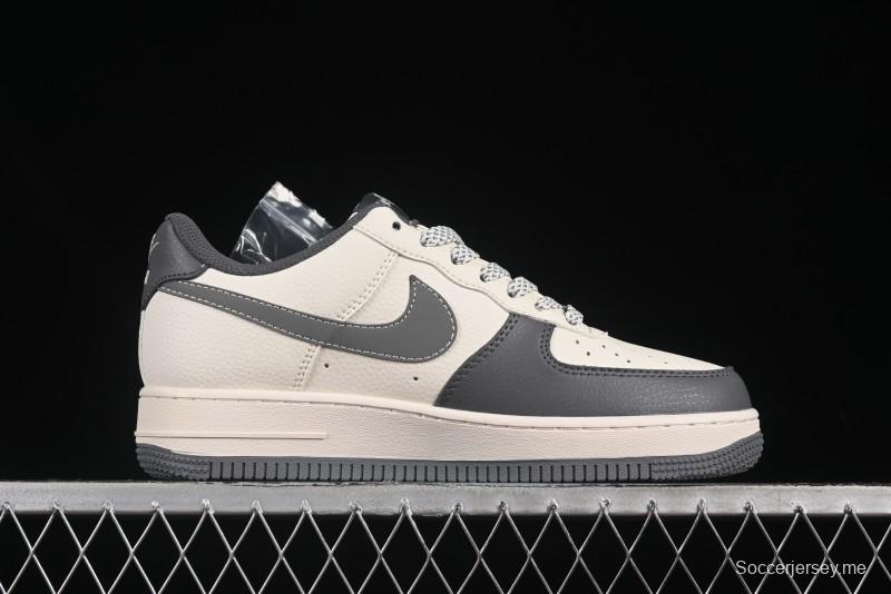 حذاء نايك اير فورس 1 '07 المنخفض من نايك اير فورس 1 '07 من بابي سنيكرز سنيكرز سوش ستار سووش كاجوال - XS1958-570