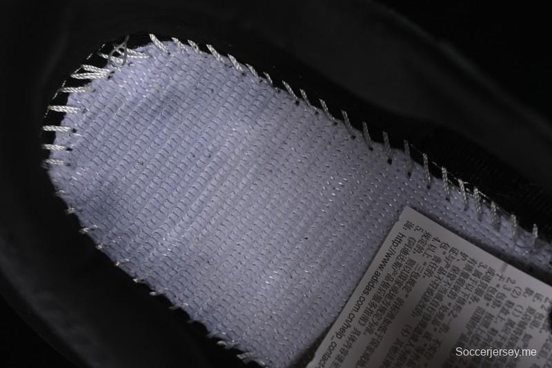 حذاء الجري لايتبليز مير JR1058 من أديداس لايتبليز مير JR1058