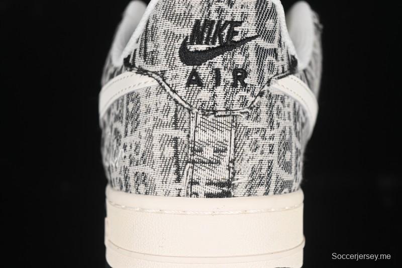 حذاء نايك اير فورس 1 '07 المنخفض من نايك اير فورس 1 '07 منخفض بنمط تعاون ديور أسود أبيض سووش سنيكرز كاجوال - XS1958-581