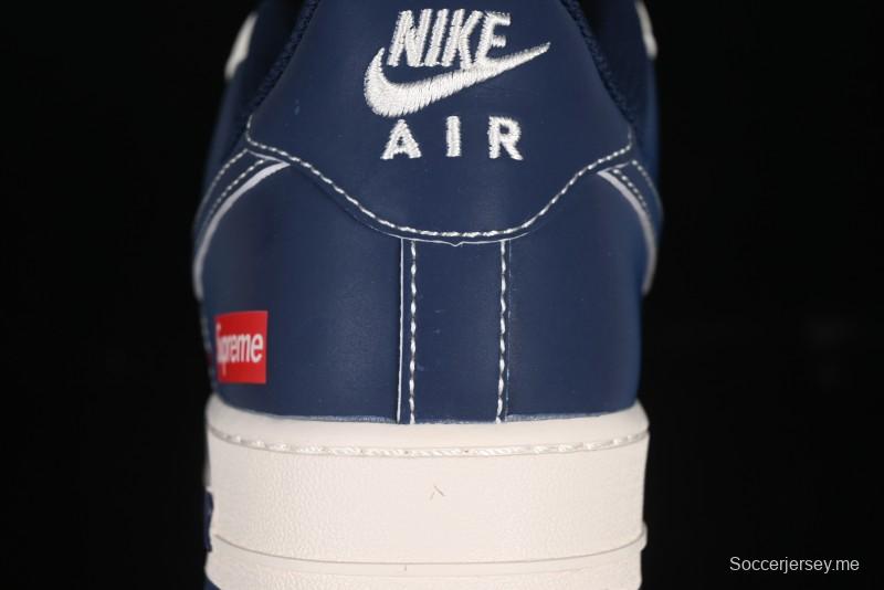 حذاء نايك اير فورس 1 '07 منخفض سوبريم سوبريم بالتعاون مع نايك باللون الرمادي والأزرق الكاجوال - HH7518-054