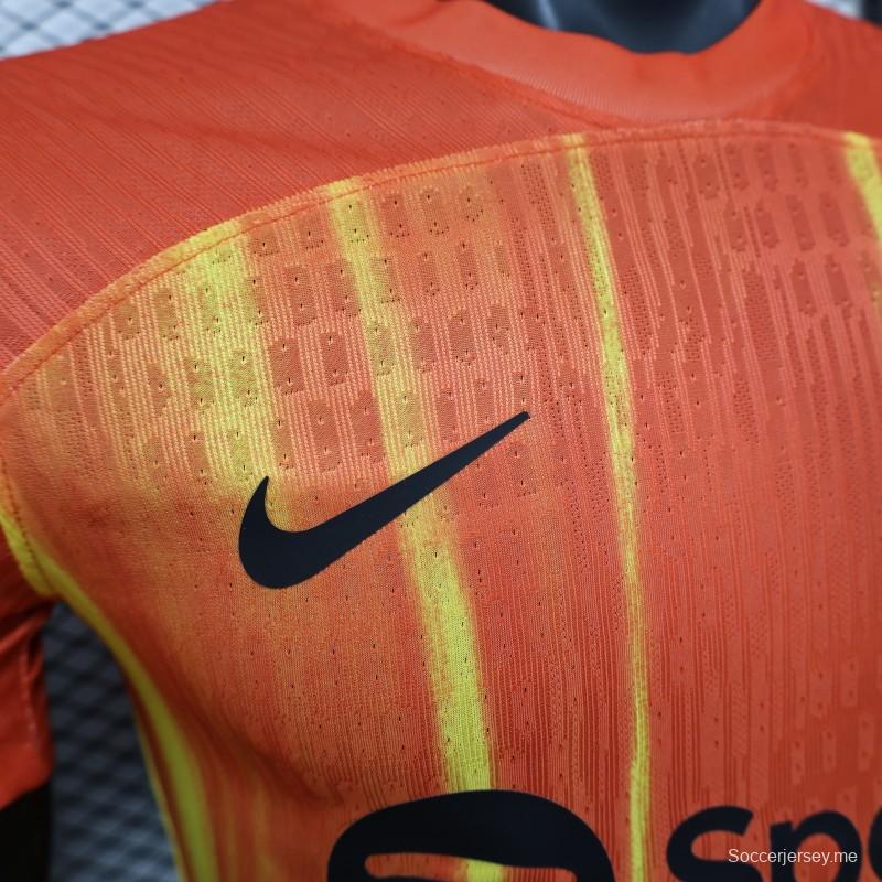 إصدار اللاعب 25/26 قميص نادي برشلونة برتقالي مع قميص متدرج اللهب