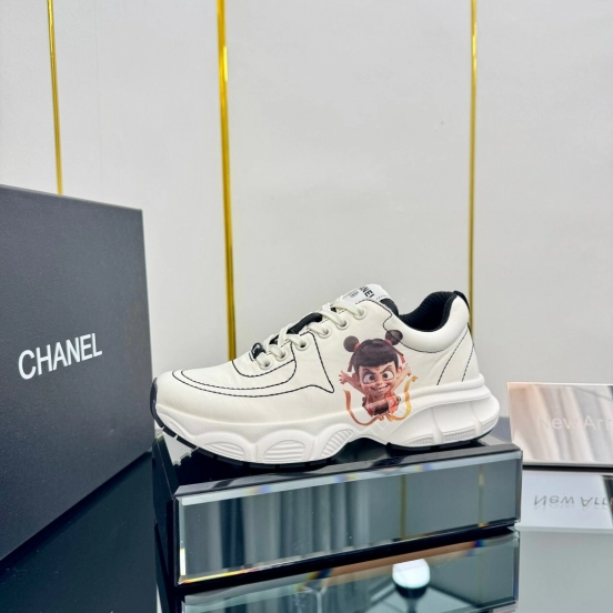 2025 Women Chanel White Leather Sneakers Graphic LY00360