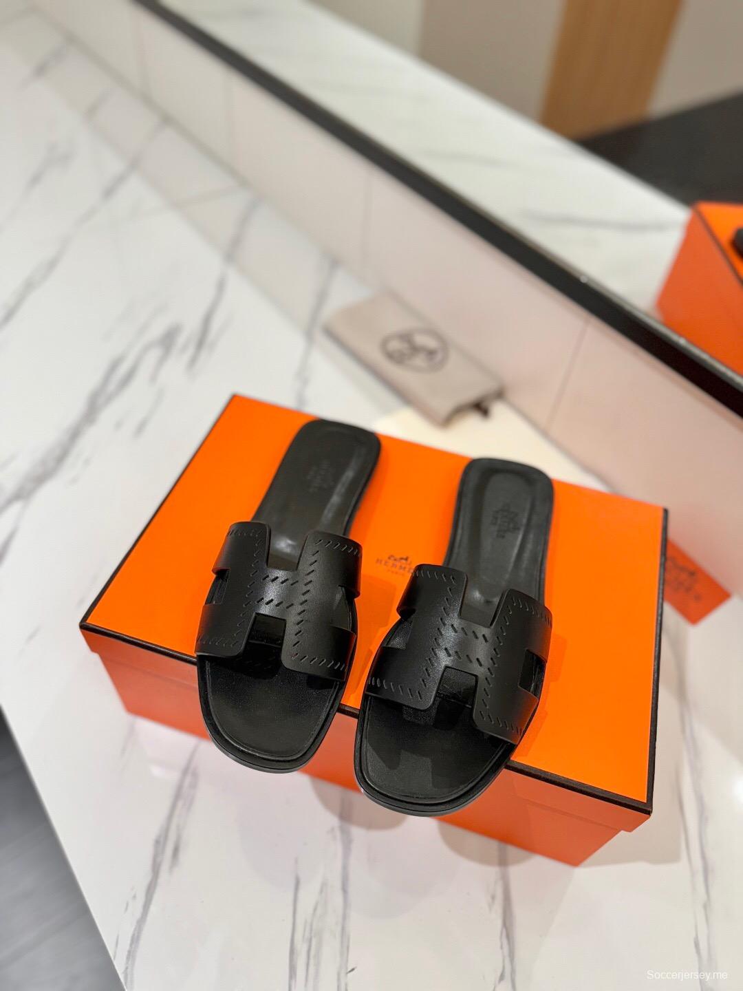 2025 Women Hermès Black Leather Slippers KFY00260