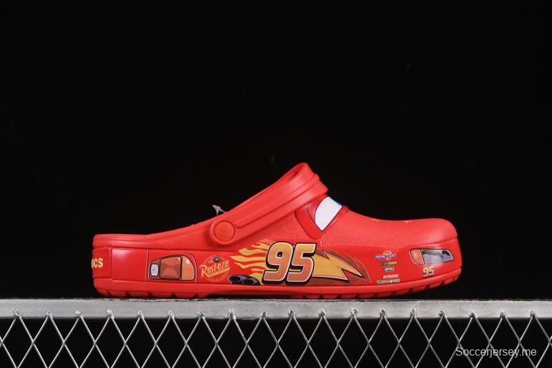 صندل كلاوج كلاسيكي ثنائي الاتجاه من كروكس - B.D4