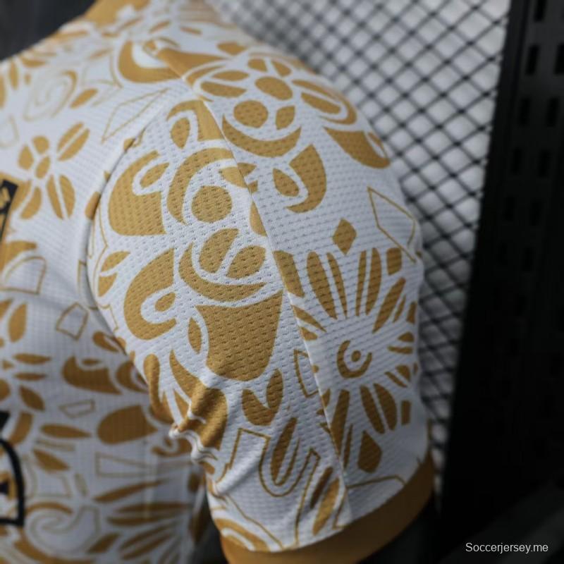 نسخة اللاعب 25/26 قميص أبيض بنقشة زهور ذهبية اللون أبيض بنقشة زهور ذهبية