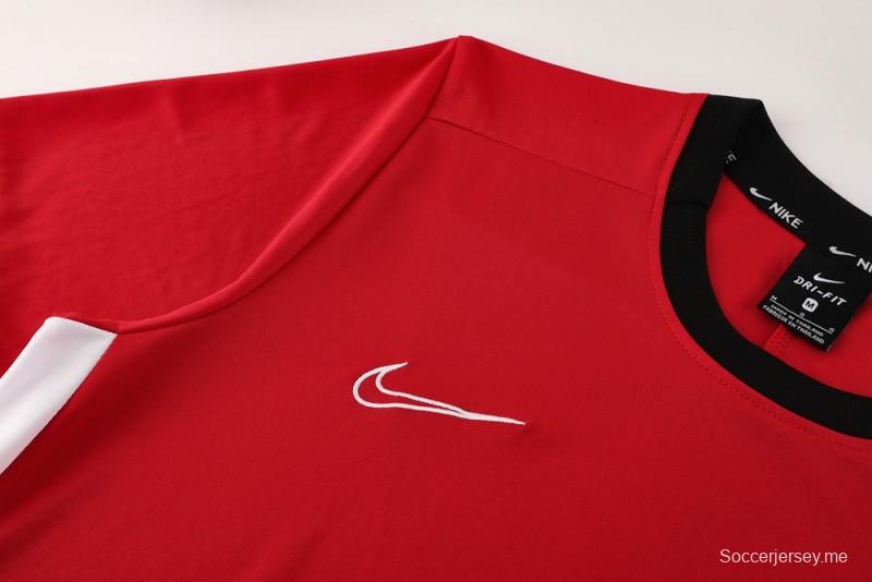2025 قميص قصير الأكمام أحمر من NIKE 2025 + شورت قصير الأكمام