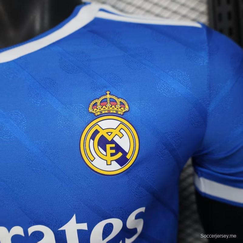 إصدار اللاعب 25/26 القميص الأزرق الثالث لريال مدريد 25/26
