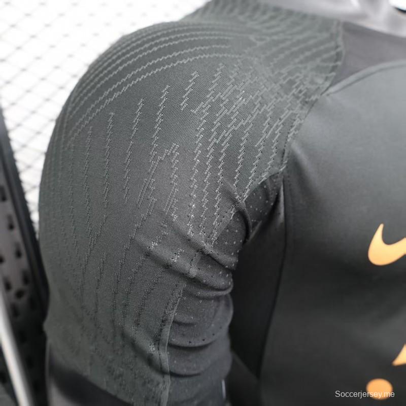 نسخة اللاعب 25/26 قميص بطل الأهلي الأسود مع الراعي الذهبي