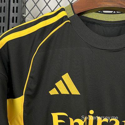 2025/26 قميص ريال مدريد 2025/26 إصدار خاص باللونين الأسود والأصفر