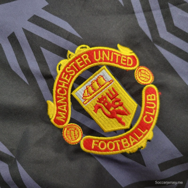 25/26 جاكيت مانشستر يونايتد ريترو أسود بنقشة ريترو بنقشة سوداء