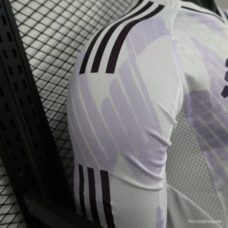 إصدار اللاعب 25/26 قميص بأكمام طويلة الأكمام لمانشستر يونايتد خارج الملعب