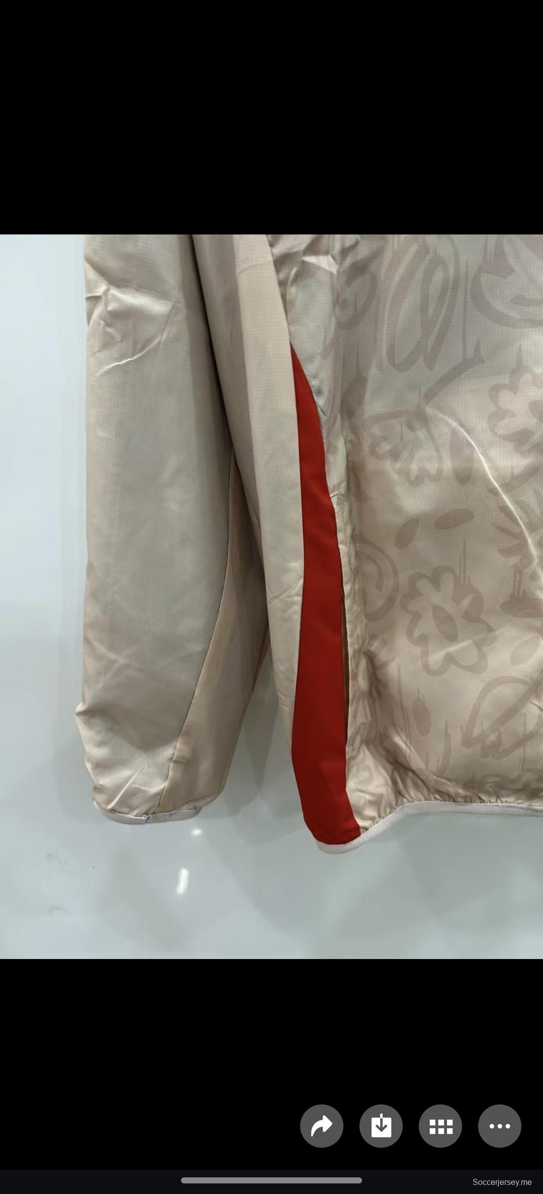 2025 إيطاليا 2025 أزرق فاتح/بيج فاتح مع سترة واقية من الرياح قابلة للانعكاس بنقشة زهور