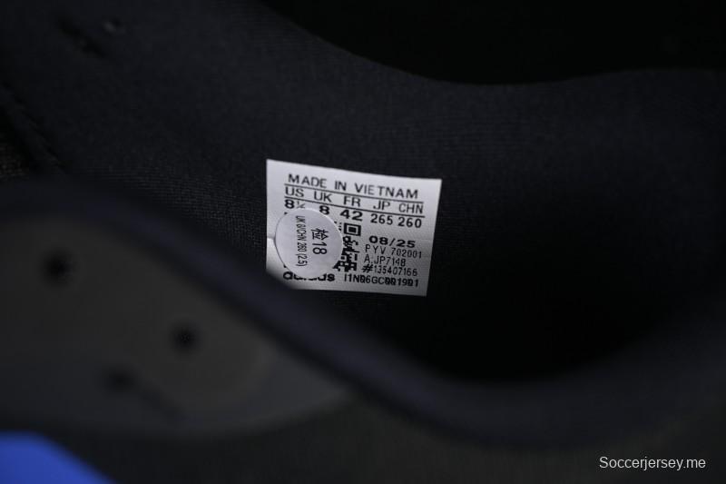 حذاء الجري اديزيرو ايفو اس ال من اديداس بتصميم خفيف الوزن للغاية وقابل للتنفس - JP7148