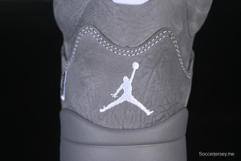 حذاء كرة السلة اير جوردان 5 ريترو من نايك بتصميم رمادي ذئب - DD0587-002