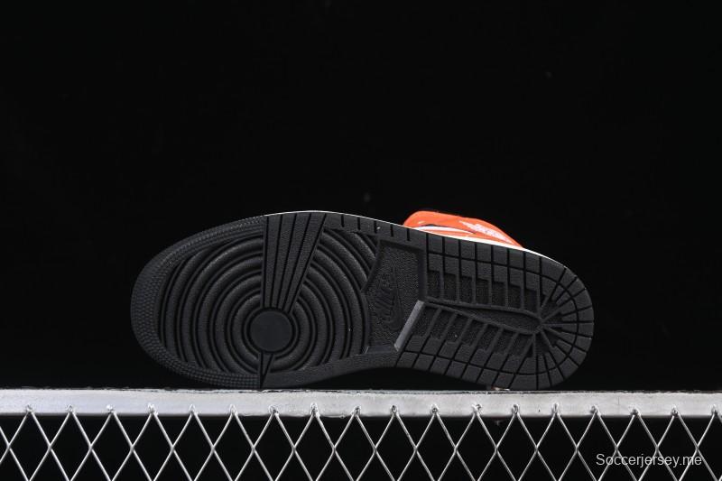 حذاء نايك اير جوردان 1 اير جوردان 1 ميد AJ1 متوسط الطراز الكاجوال بتصميم أسود أبيض برتقالي - DQ8426-801