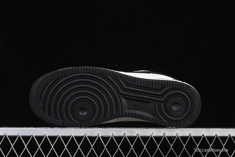 حذاء نايك اير فورس 1 '07 المنخفض من نايك اير فورس 1 '07 بالتعاون مع غوتشي حذاء رياضي كاجوال منخفض من قماش كانفاس أسود - XD2588-605